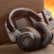 jbl_quantum_100_black_lifestyle